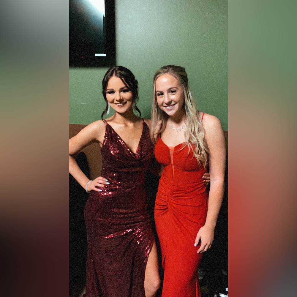 Gorgeous maroon prom dress, only worn for about 4 hours!